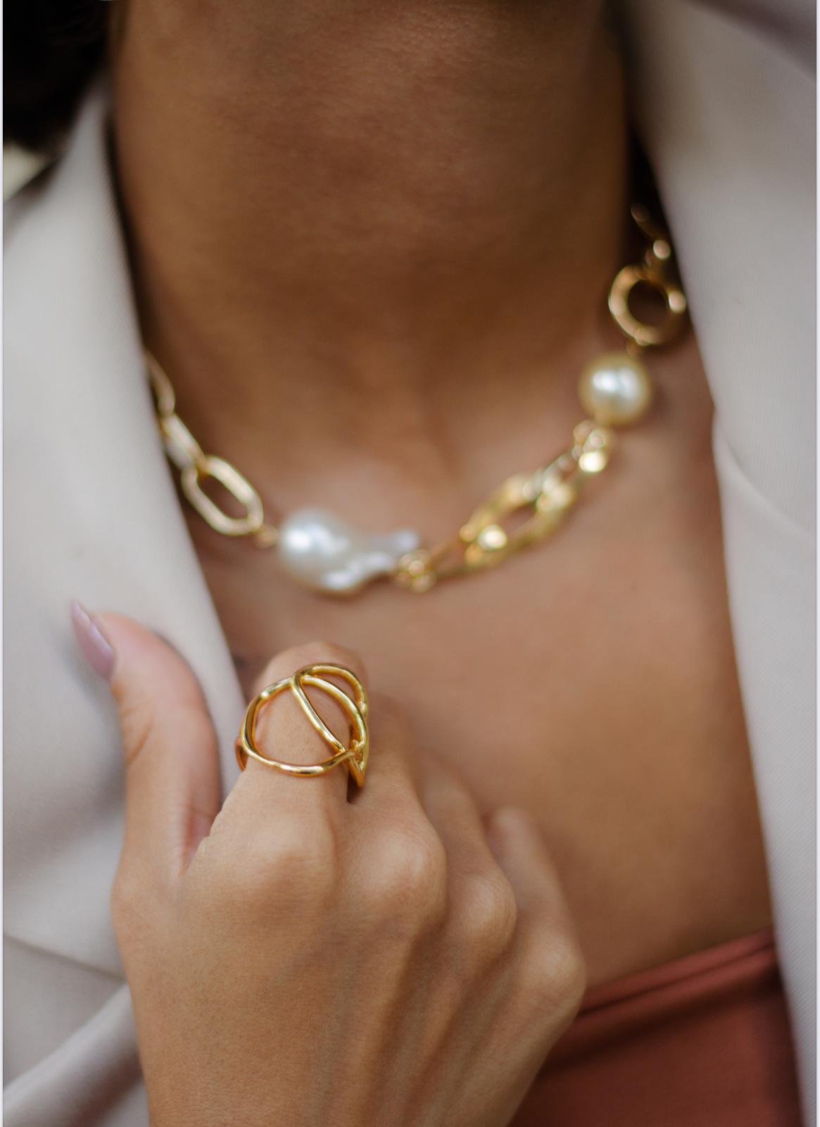 Golden Pearl Link Necklace 1 | Favesin
