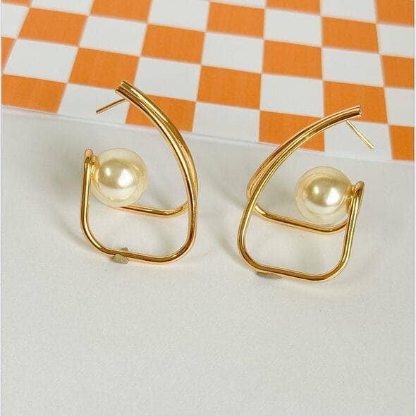 Modern Golden Pearl Earrings