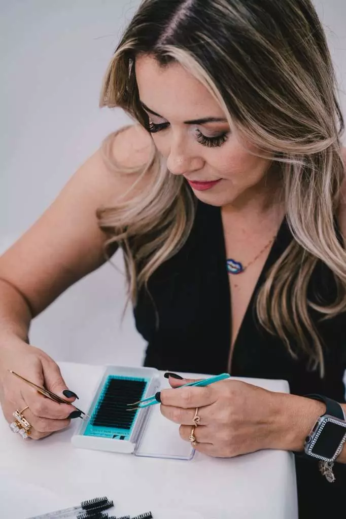 Dani Sacomani Long-Lasting Eyelash Extensions Results in Clearwater FL