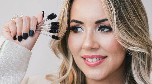 Dani Sacomani Expert Eyelash Extensions Great Reviews Cleawater FL