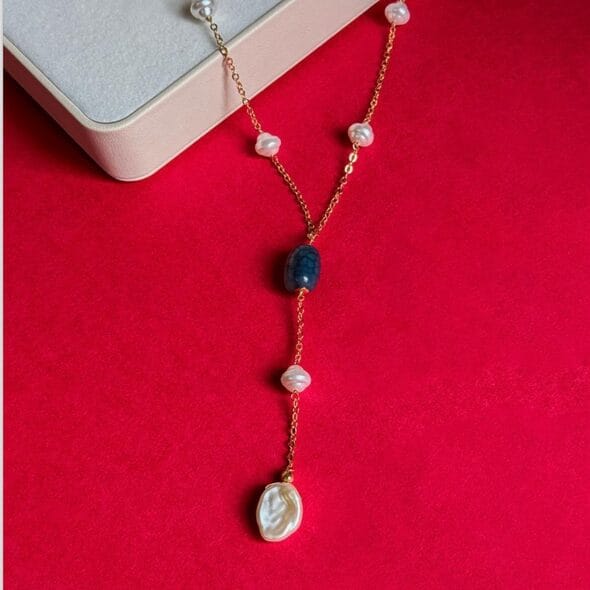 Gold Necklace with Pearls and Gemstone: Gold necklace featuring natural pearls and a bold gemstone accent, hypoallergenic semi-jewelry plated in 18k gold for lasting shine and elegance.