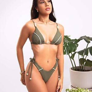 Underwire bikini with structured cups and tropical print, providing support and a flattering fit.