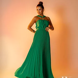 Long green pleated halter dress with flowing silhouette, Fashion Brasil Sun and Sea.