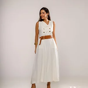Long white sleeveless dress with belt and button details, Fashion Brasil Sun and Sea.