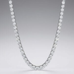 Silver diamond-style necklace with brilliant round stones arranged in a continuous line, symbolizing eternal love and designed as a meaningful Mother’s Day jewelry gift by Madu Joia Rara.