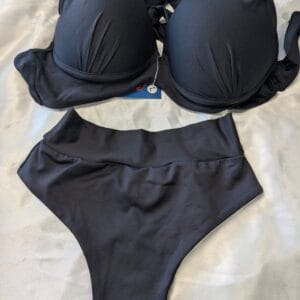 Black structured bikini with underwire top and high‑waisted bottom for a sculpted fit, Fashion Brasil Sun and Sea.