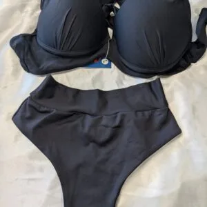 Black structured bikini with underwire top and high‑waisted bottom for a sculpted fit, Fashion Brasil Sun and Sea.