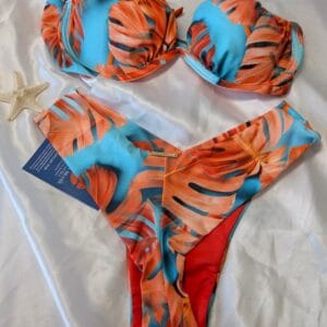 Tropical structured bikini with coral leaf print and high‑waisted bottom in blue and orange tones, Fashion Brasil Sun and Sea.