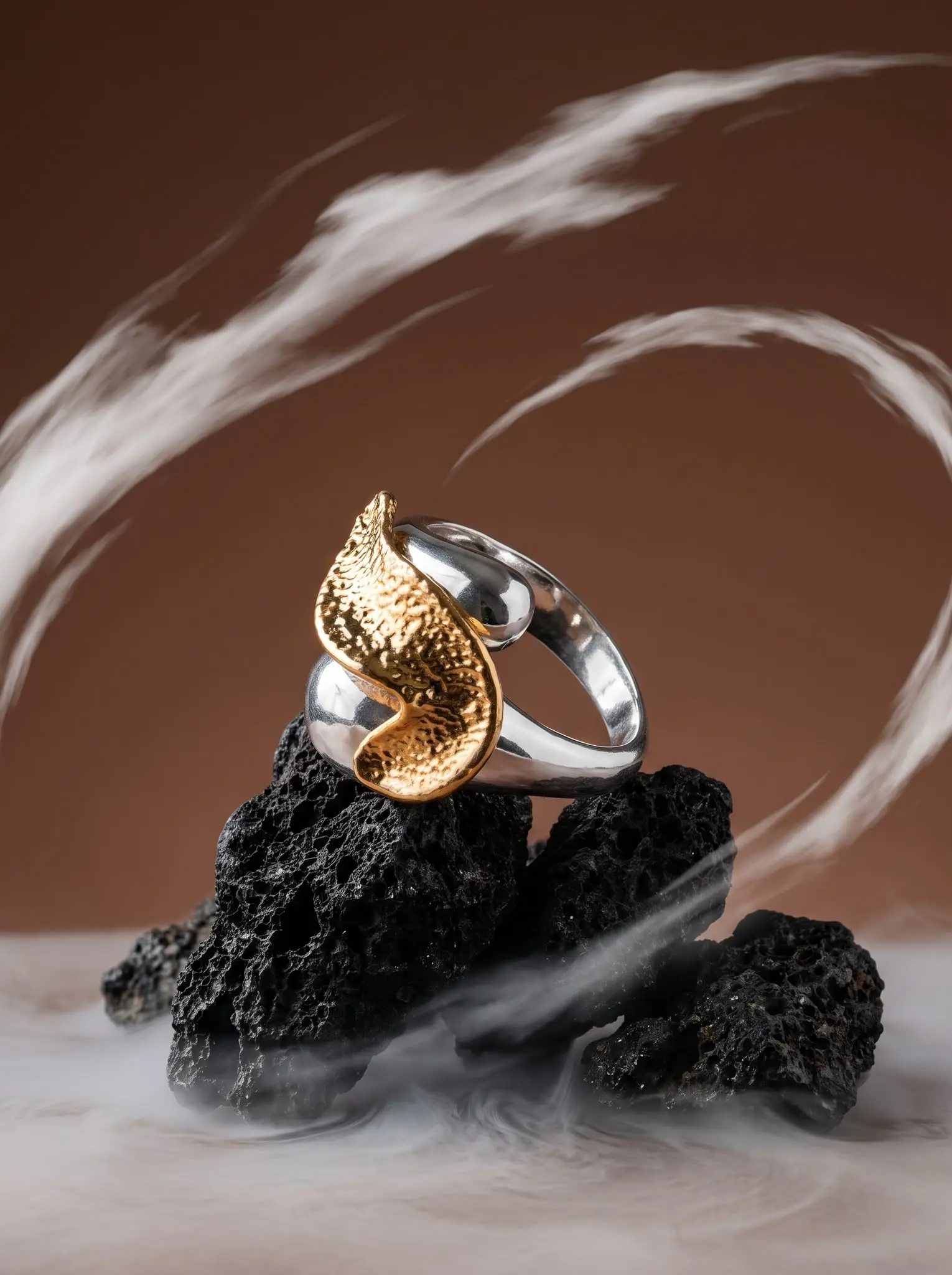 golden wave ring madu joia rara | Golden Wave Ring – Madu Joia Rara Golden Wave Ring by Madu Joia Rara featuring a textured gold wave design on a polished silver-tone band.