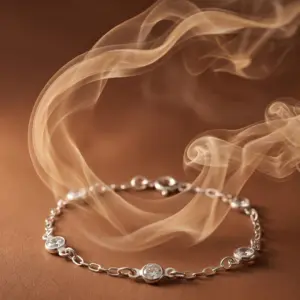 Delicate silver-tone bracelet featuring round zirconia light points along a fine chain, symbolizing elegance and timeless beauty by Madu Joia Rara.