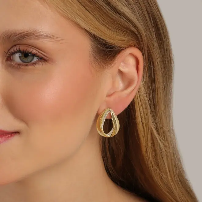 mari semijoias gold plated teardrop earrings lifestyle | Hollow Teardrop Zirconia Earrings - Mari Semijoias Mari Semijoias hollow teardrop earrings with sparkling zirconia accents and 18K gold-plated finish