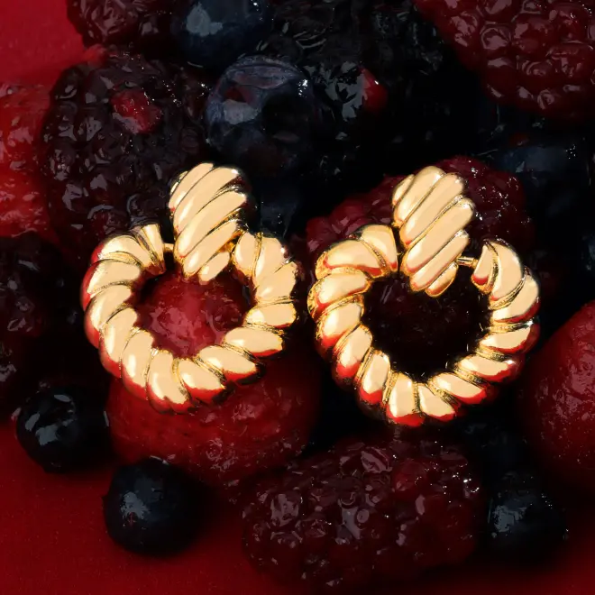 mari semijoias gold plated twisted hoop earrings lifestyle | Twisted Elegance Hoop Earrings - Mari Semijoias Mari Semijoias gold-plated twisted hoop earrings with sophisticated contemporary styling