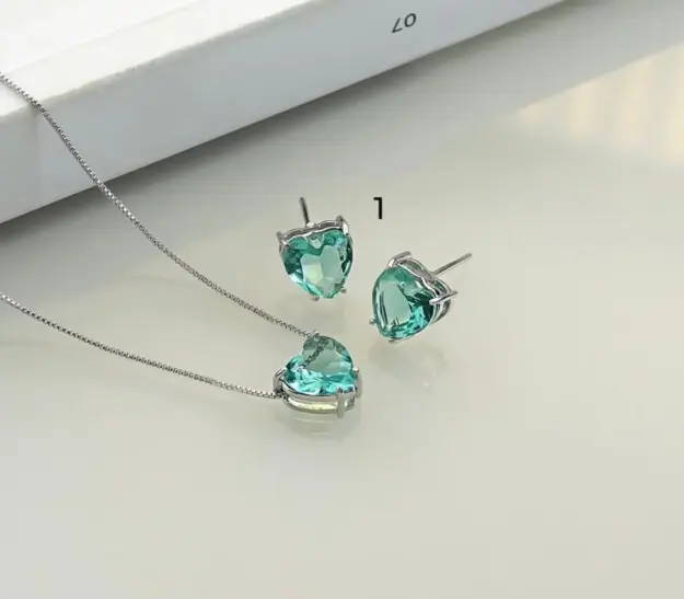 cropped mari semijoias aqua heart necklace earrings set detail | Aqua Heart Jewelry Set - Mari Semijoias Aqua Heart Jewelry Set - Mari Semijoias