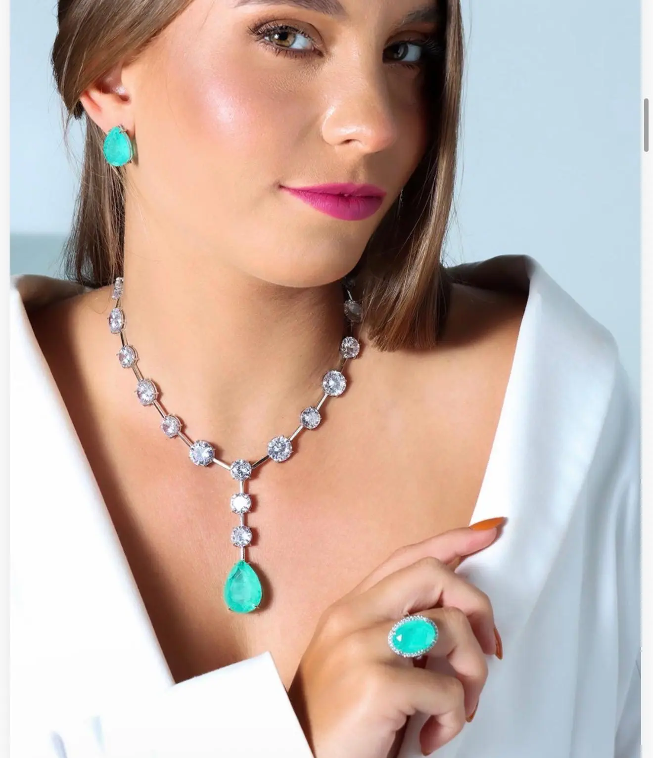 mari semijoias aqua green stone RING detail | Ocean Majesty Ring - Mari Semijoias Elegant white rhodium ring with brilliant aqua-green gemstone by Mari Semijoias