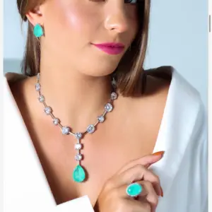Mari Semijoias Ocean Majesty Jewelry Set with aqua-green natural stone necklace and matching earrings