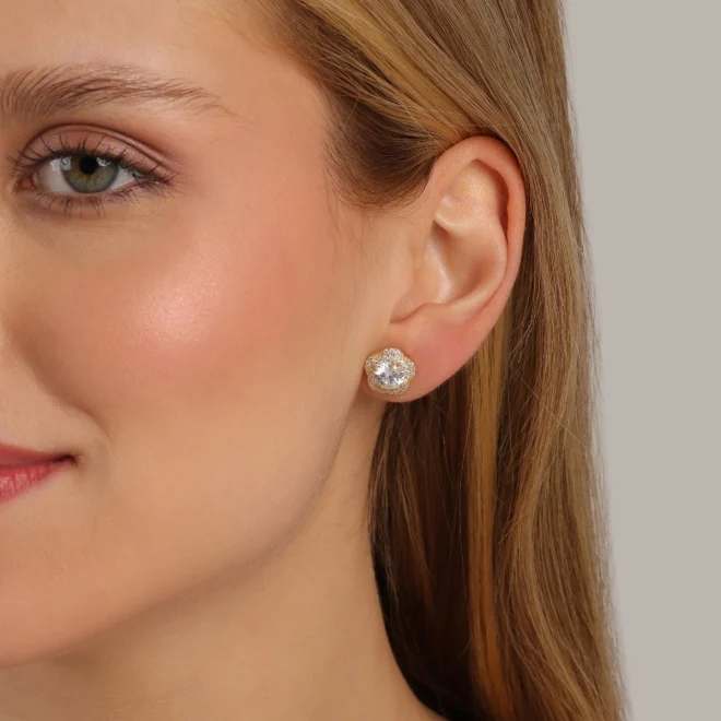mari semijoias center zirconia halo earrings detail | Timeless Halo Zirconia Earrings - Mari Semijoias Mari Semijoias halo zirconia earrings with brilliant center stone and 18K gold-plated finish