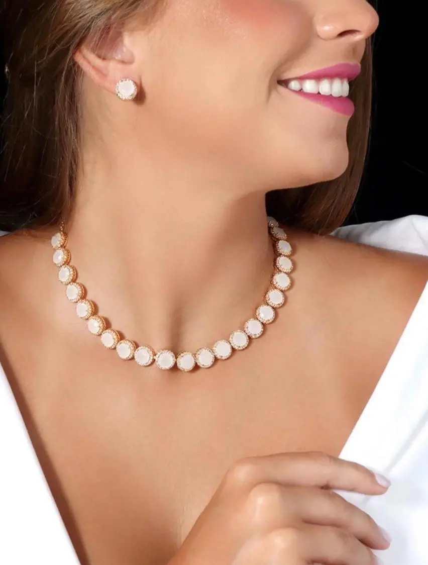 mari semijoias champagne luxe jewelry set front | Champagne Luxe Jewelry Set - Mari Semijoias Mari Semijoias Champagne Luxe Jewelry Set with matching necklace and earrings featuring champagne beige stones and micro zirconias