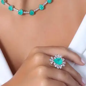 Mari Semijoias emerald bloom ring with zirconia halo