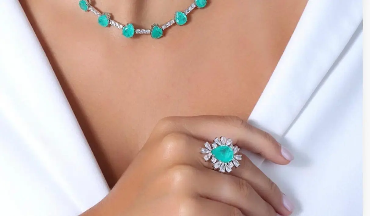 mari semijoias emerald bloom ring front | Emerald Bloom Ring - Mari Semijoias Mari Semijoias emerald bloom ring with zirconia halo