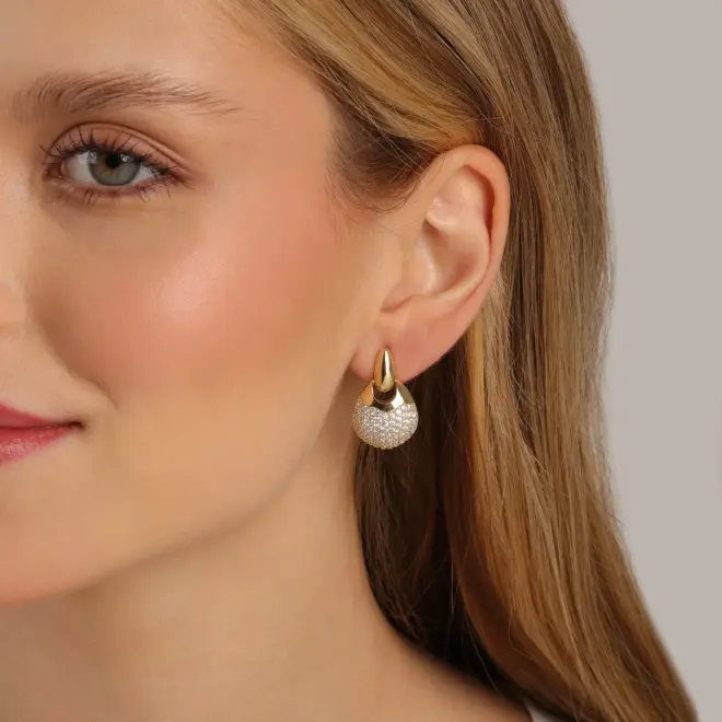 mari semijoias gold plated drop earrings lifestyle | Golden Drop Sparkle Earrings - Mari Semijoias Close-up of Mari Semijoias gold-plated drop earrings featuring brilliant micro-zirconia details