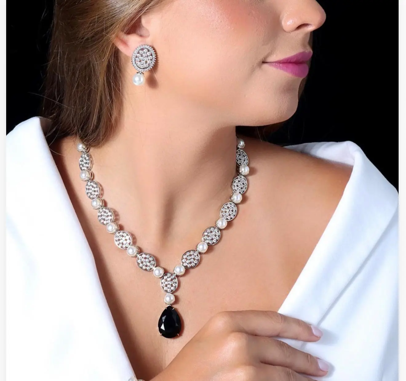 mari semijoias luxury black onyx jewelry set lifestyle | Midnight Elegance Jewelry Set - Mari Semijoias Mari Semijoias black onyx jewelry set with zirconia necklace and matching earrings