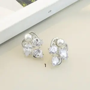 Mari Semijoias Pearl & Crystal Elegance Earrings with pearl accents and marquise-cut zirconia stones