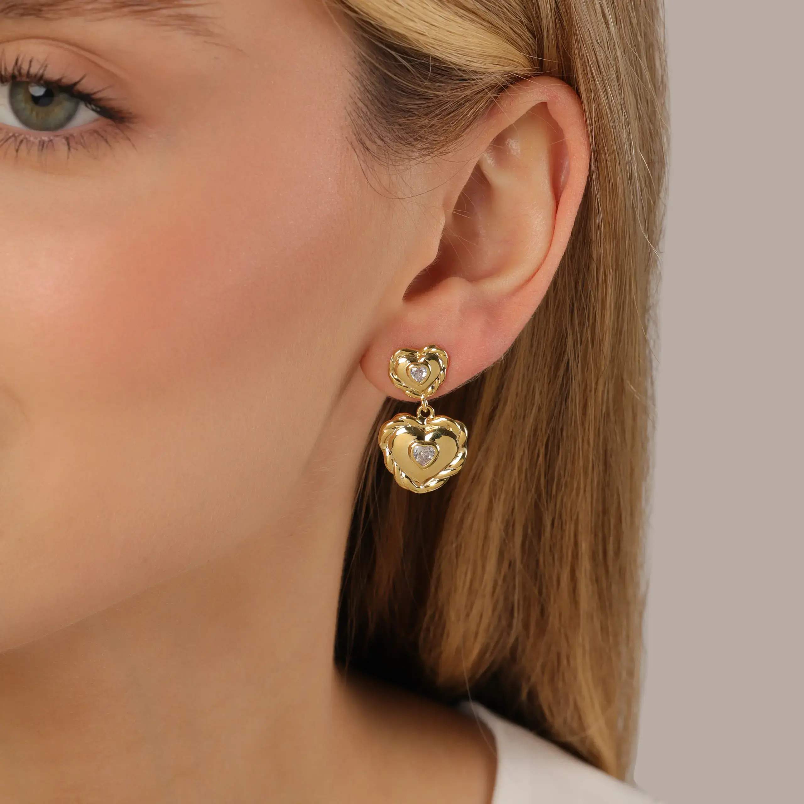 BR 00745.jpg jpeg | Gold Double Heart Drop Earrings with Zirconia Center - Mari Semijoias Gold Double Heart Drop Earrings with Zirconia Center - Mari Semijoias