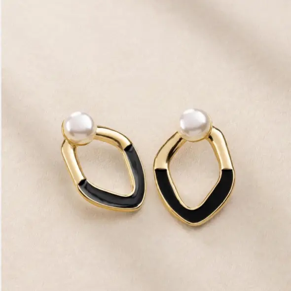 Pearl Noir Drop Earrings - Mari Semijoias