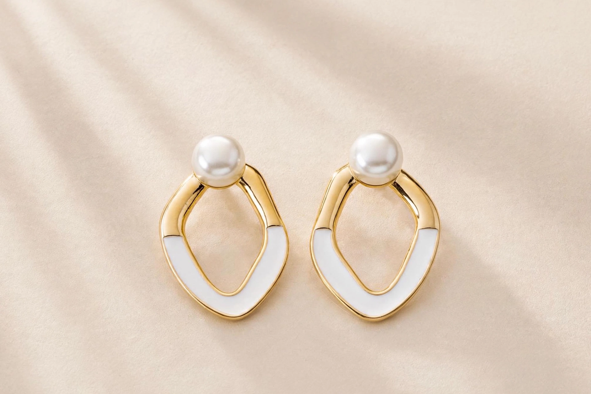 27.955 | Pearl Blanc Drop Earrings - Mari Semijoias Pearl Blanc Drop Earrings - Mari Semijoias