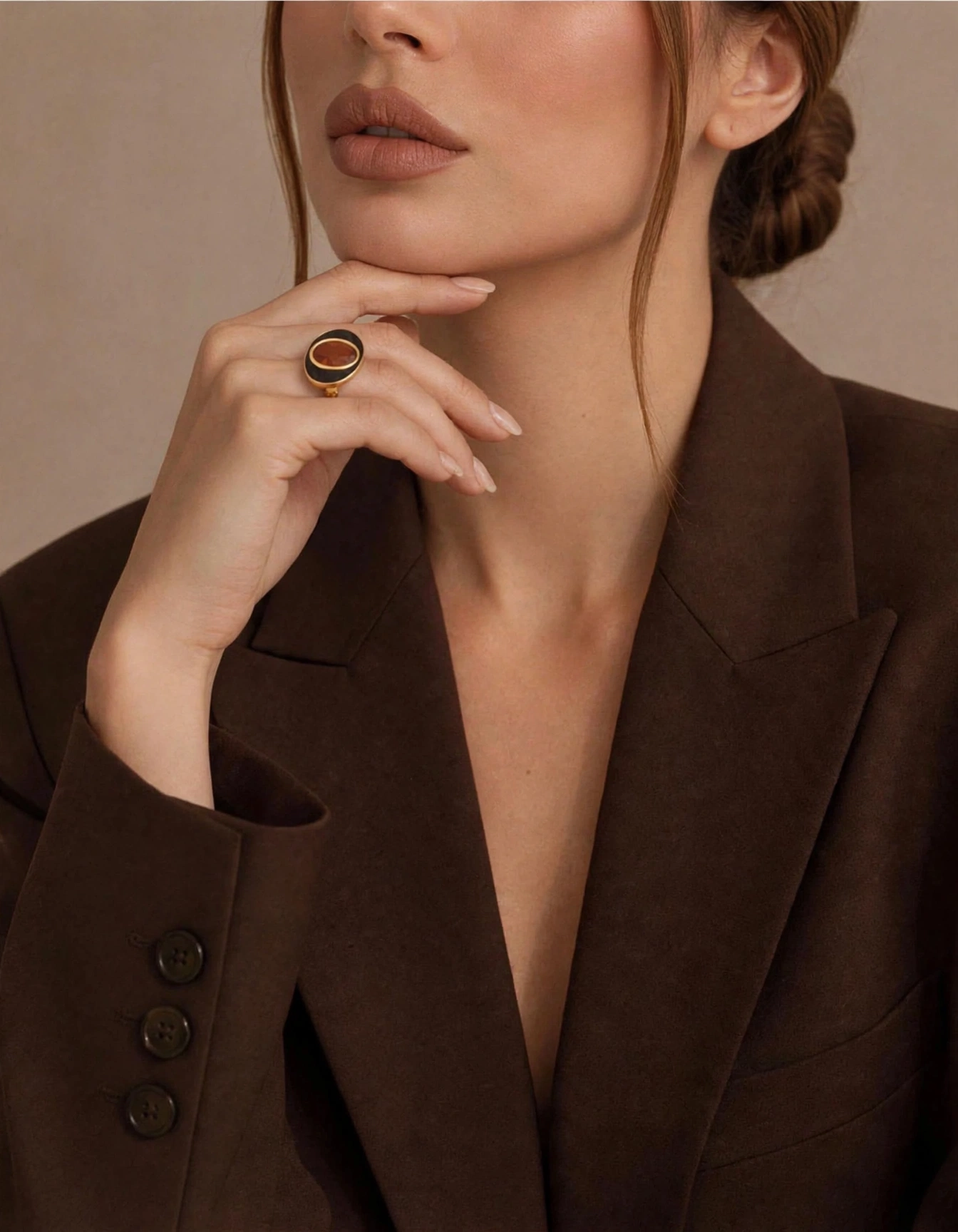 27.995 | Amber Noir Oval Ring - Mari Semijoias Amber Noir Oval Ring - Mari Semijoias